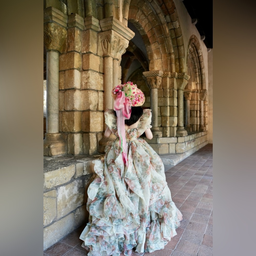 Selkie Collections Butter Rose in Bloom Bridal Gown with Foldable Train S - Picture 6 of 14